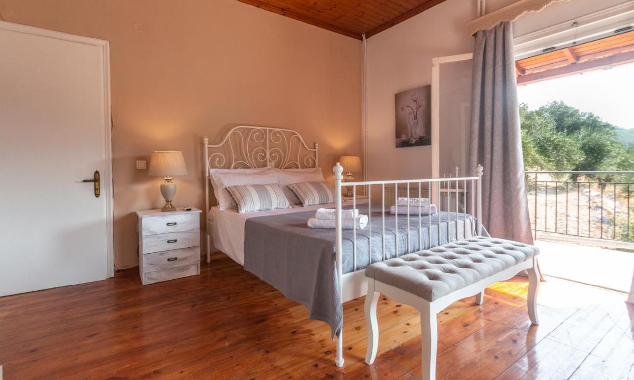 Ilia'S Holiday Home Peritheia Екстериор снимка
